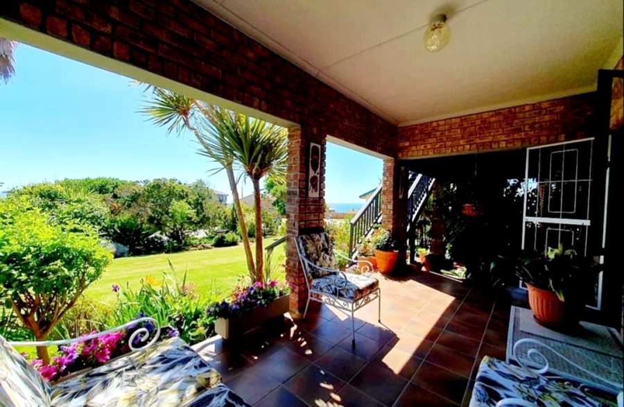 4 Bedroom Property for Sale in Boggomsbaai Western Cape